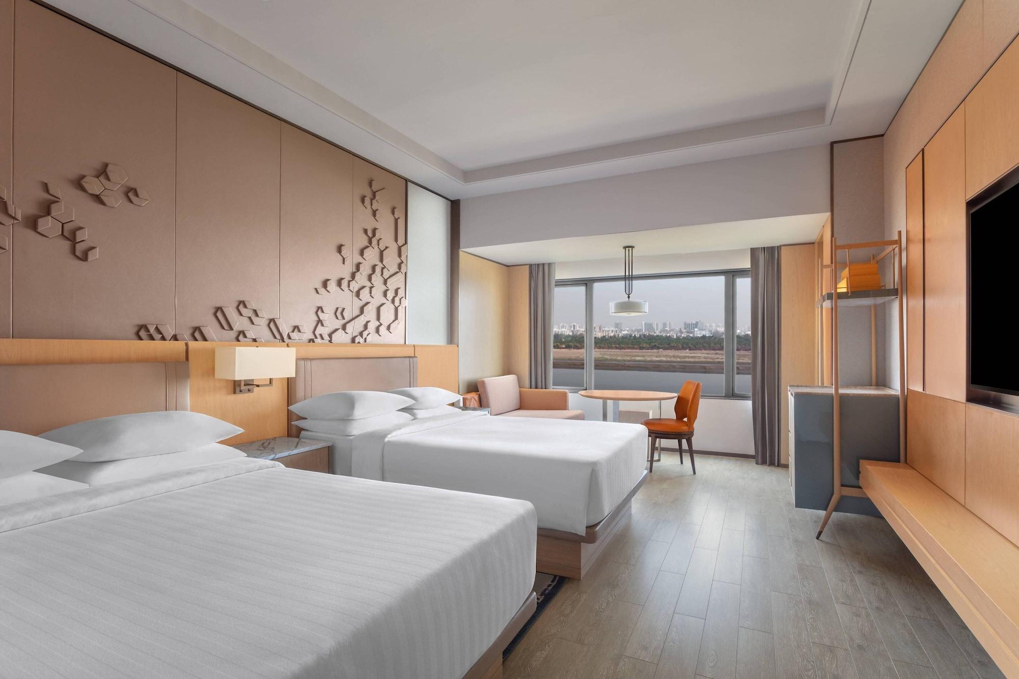 Surat Marriott Hotel Exterior foto