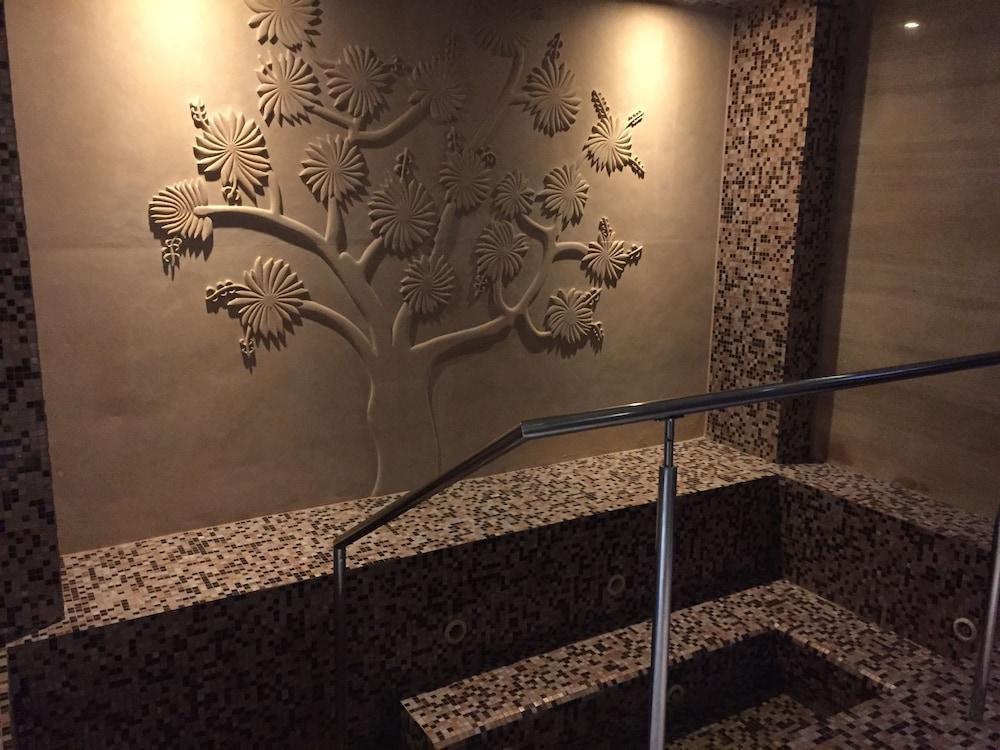 Surat Marriott Hotel Exterior foto