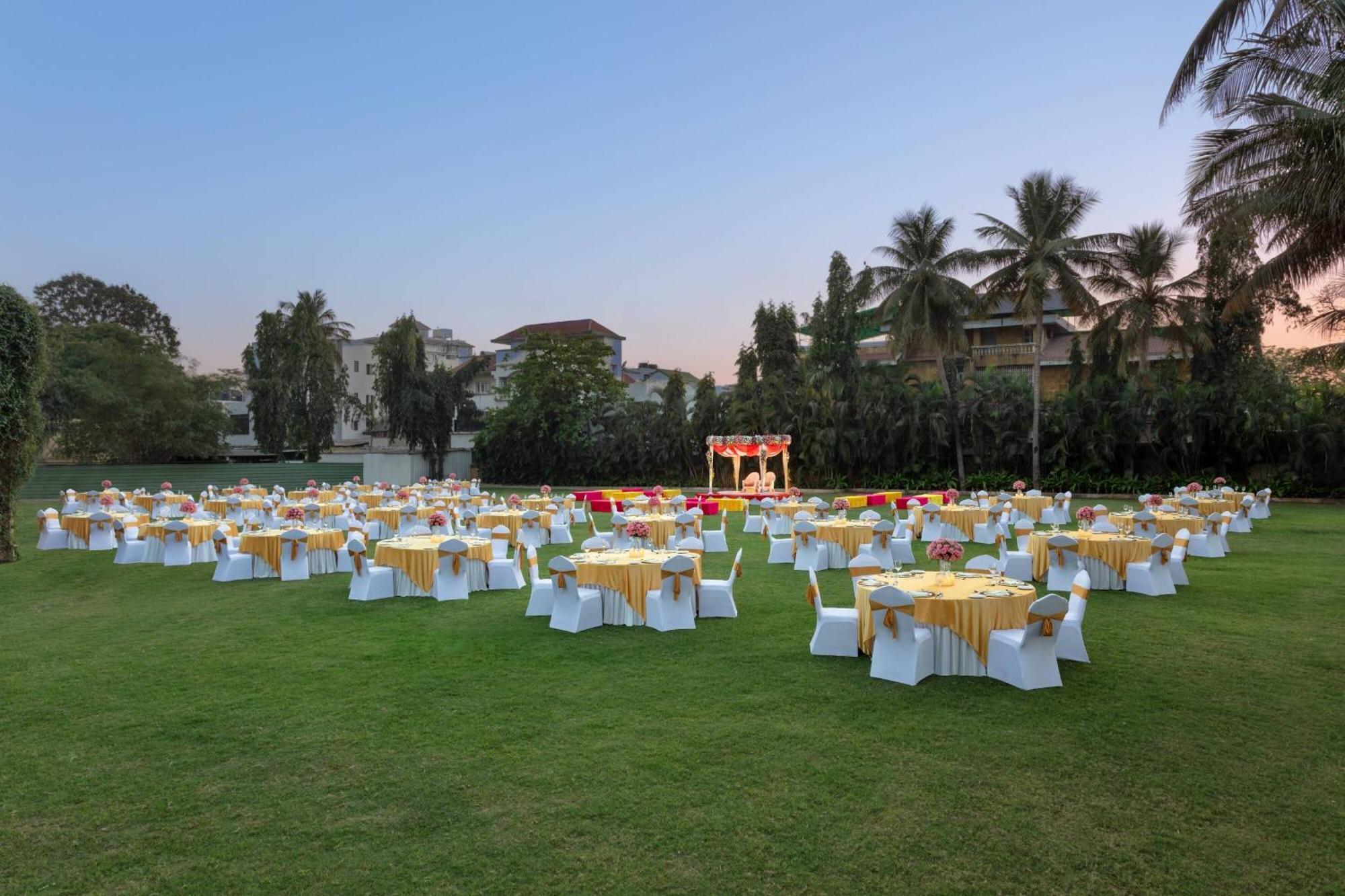 Surat Marriott Hotel Exterior foto