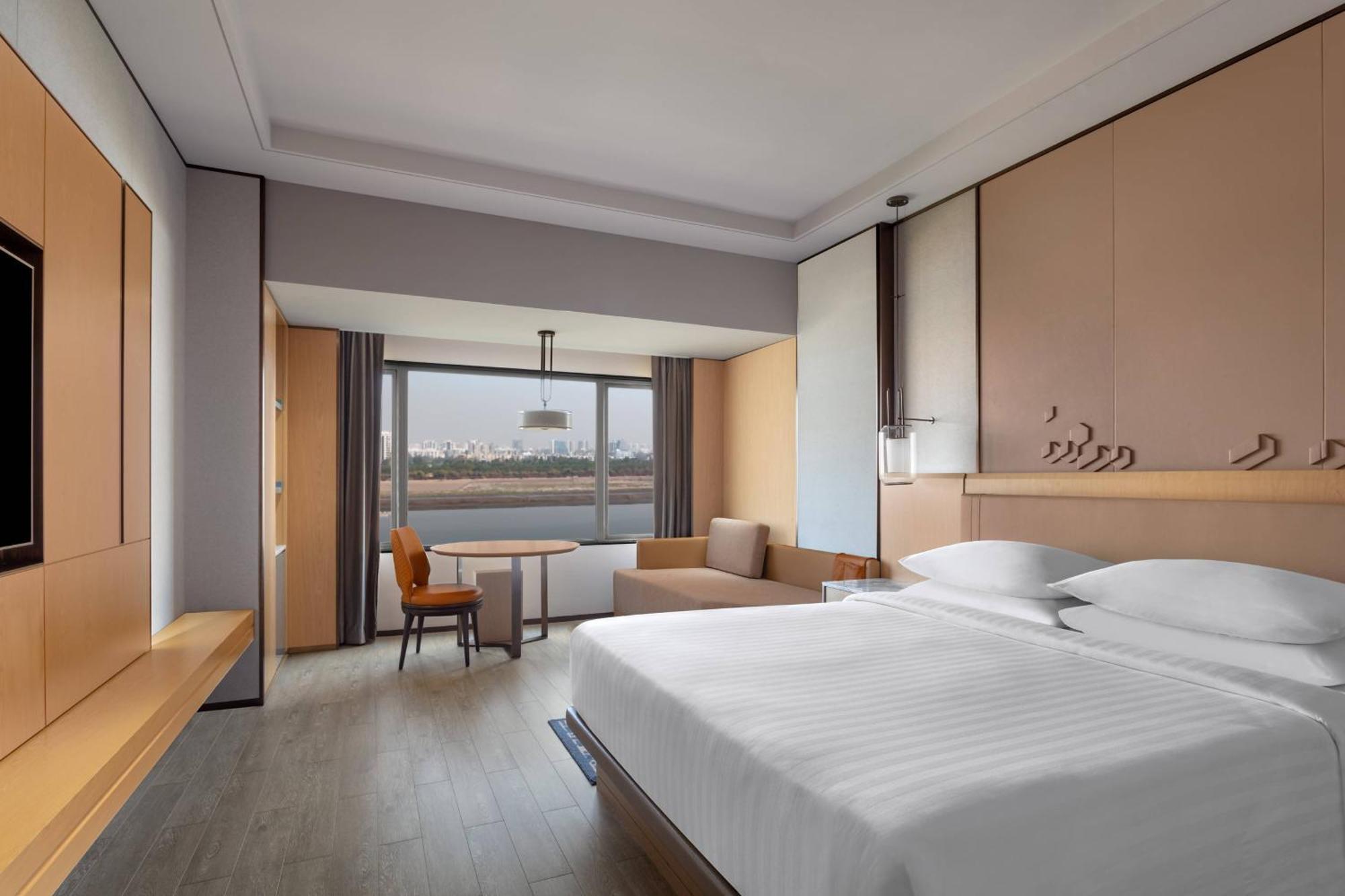 Surat Marriott Hotel Exterior foto