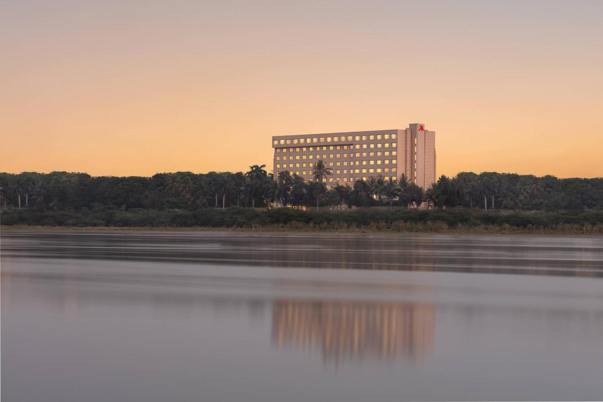 Surat Marriott Hotel Exterior foto