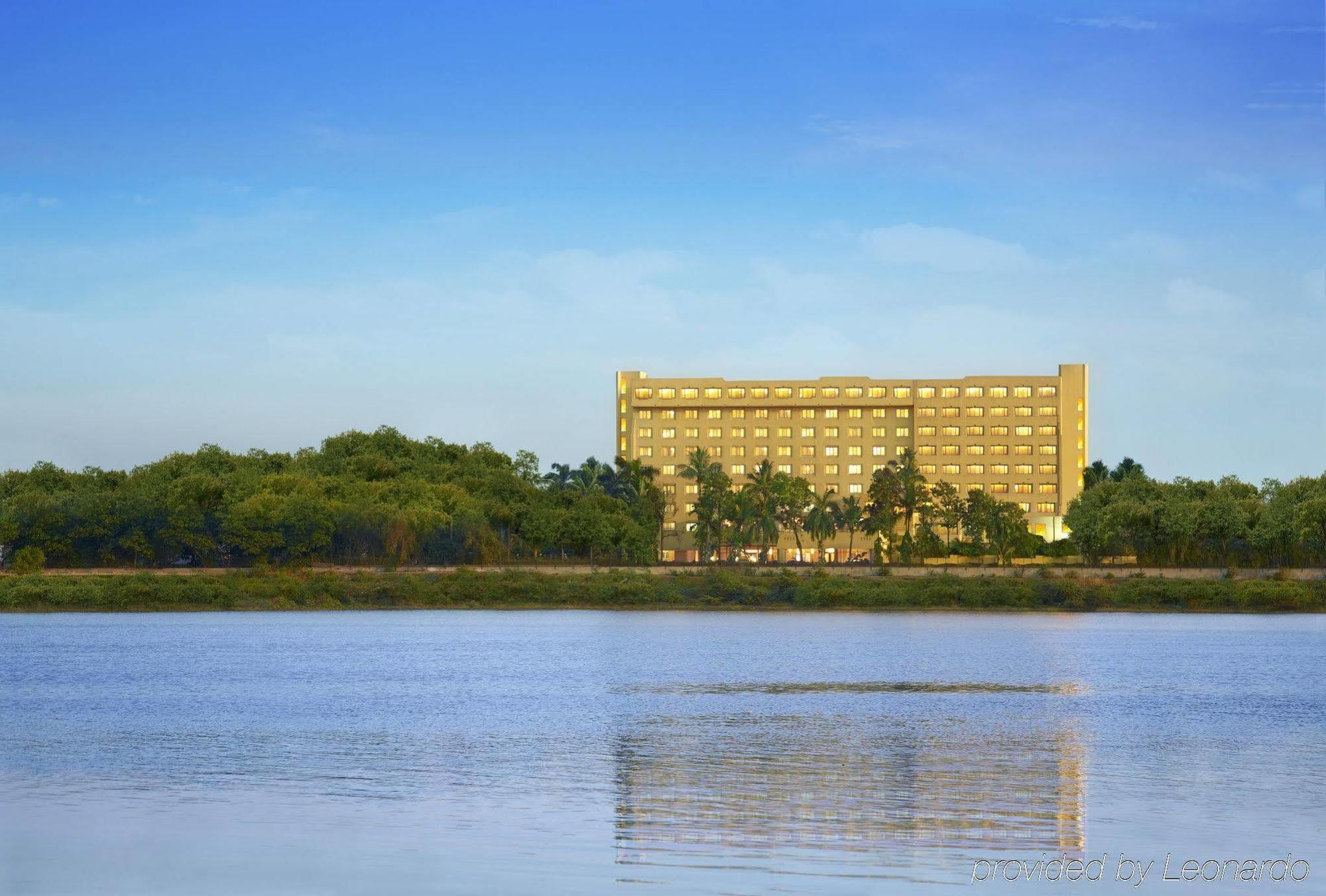 Surat Marriott Hotel Exterior foto