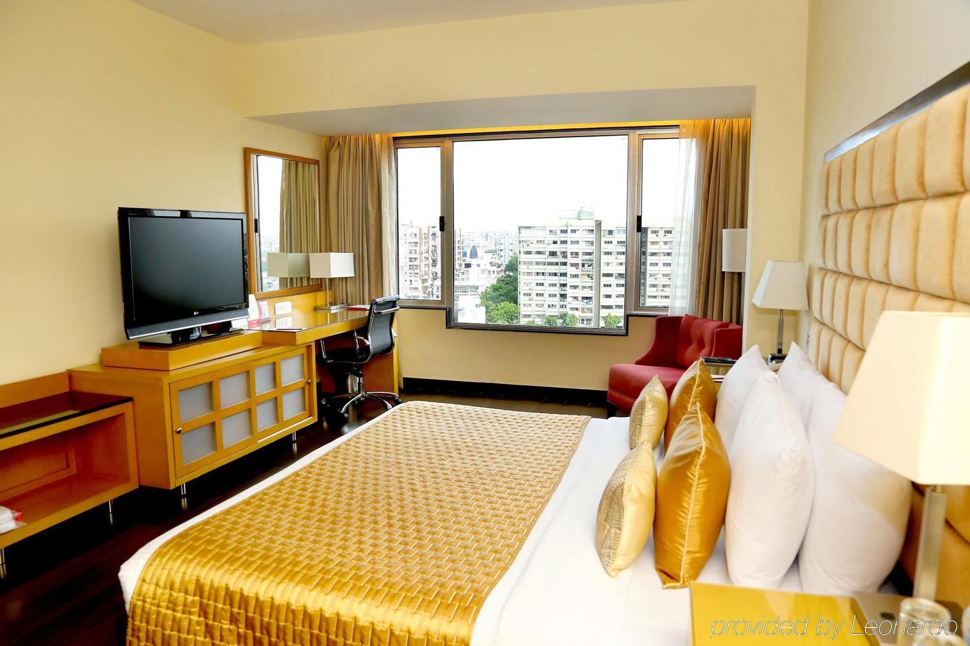 Surat Marriott Hotel Exterior foto