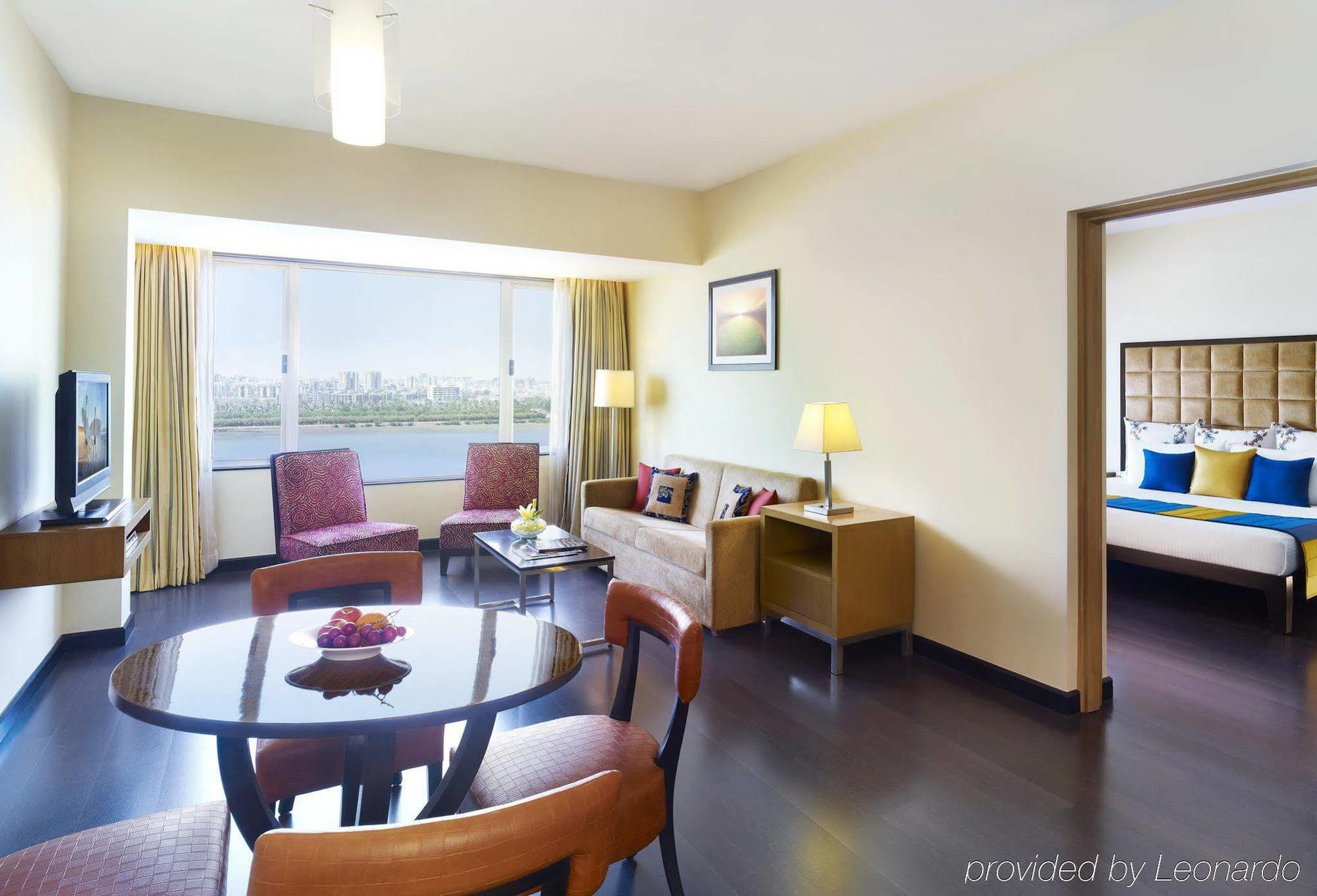 Surat Marriott Hotel Exterior foto